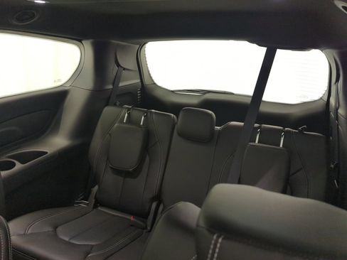 New 2026 Chrysler Pacifica Select image 12