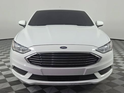 Used 2018 Ford Fusion SE FWD image 2