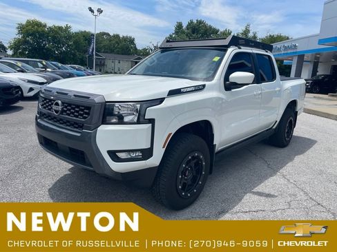 Used 2025 Nissan Frontier SV w/ SV Convenience Package AWD/4WD image 3