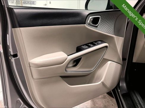 Used 2025 Kia Soul LX w/ LX Technology Package FWD image 21