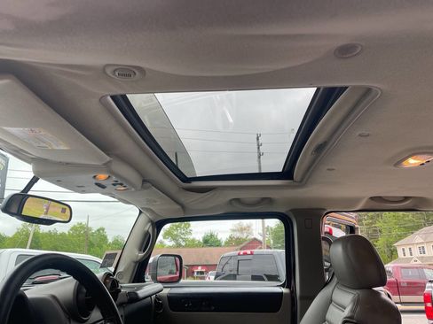 Used 2003 HUMMER H2 w/ Preferred Equipment Group image 13