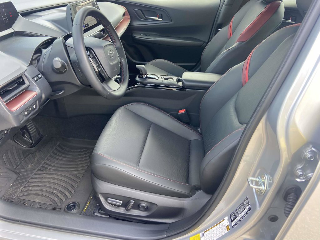 Used 2025 Toyota Prius Plug-In Hybrid FWD image 19