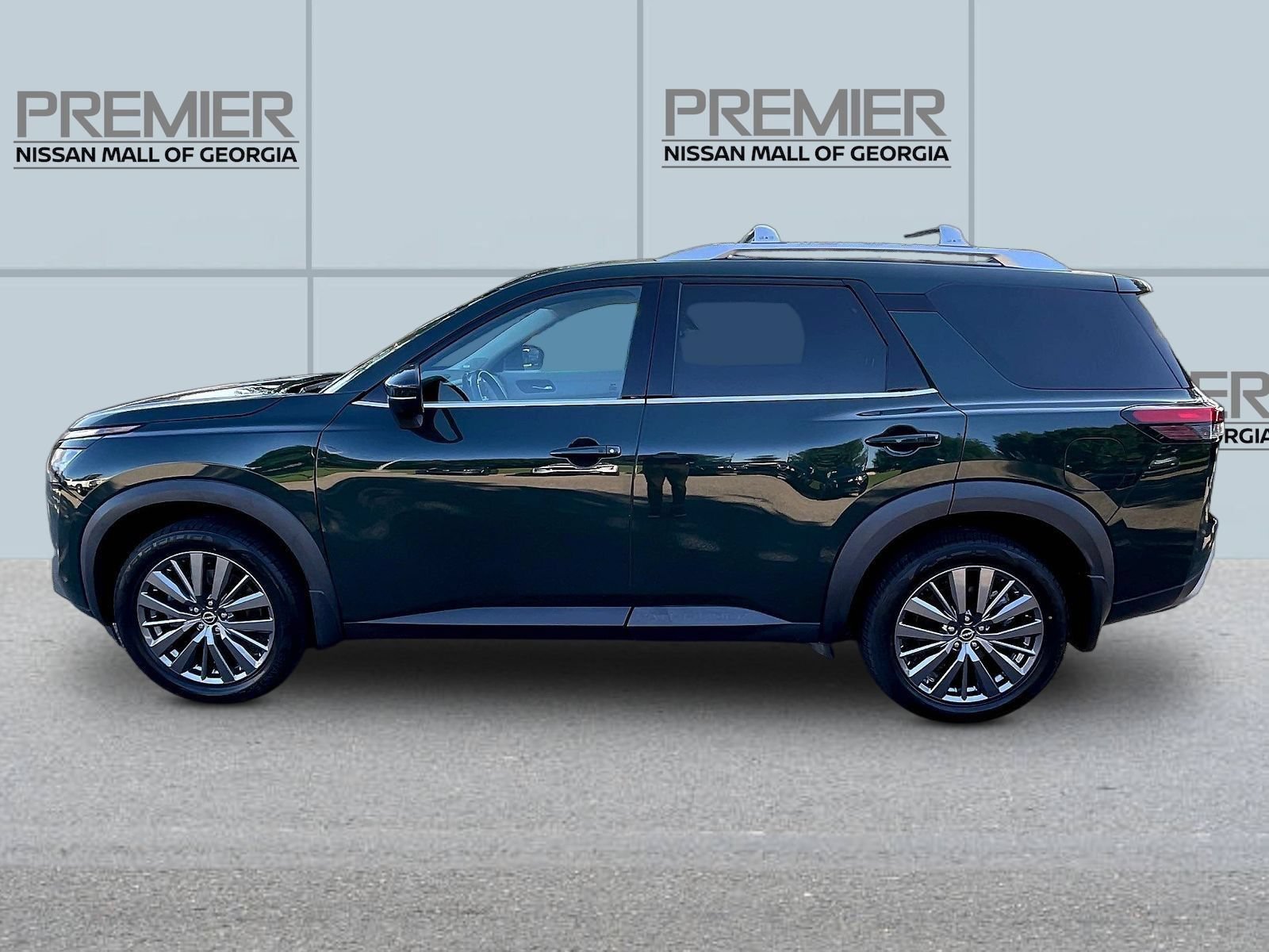Certified 2023 Nissan Pathfinder SL w/ SL Premium Package AWD/4WD image 4