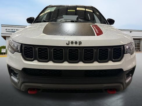 Used 2024 Jeep Compass Trailhawk AWD/4WD image 8