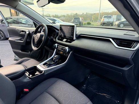 Used 2019 Toyota RAV4 XLE AWD/4WD image 14