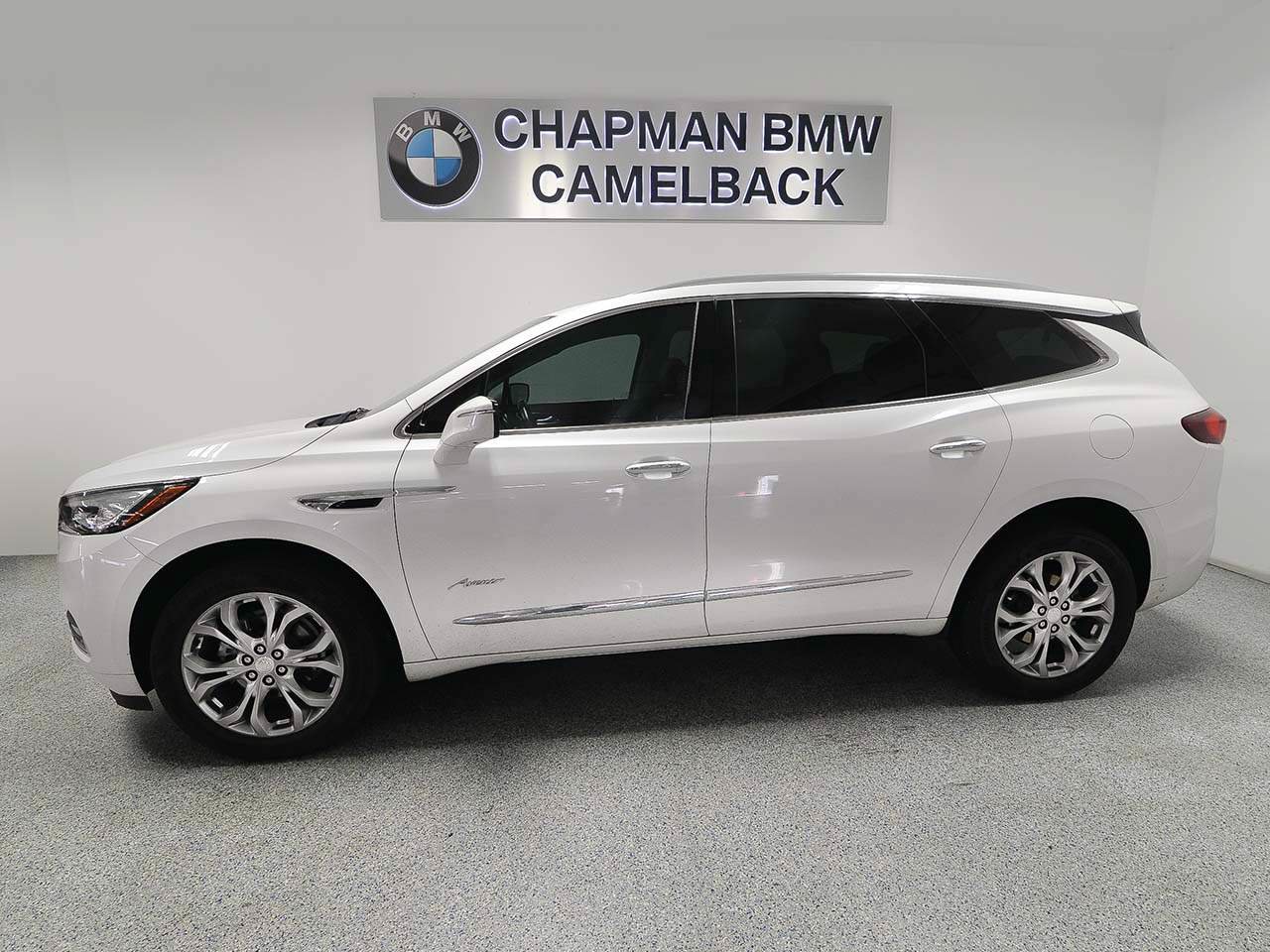 Used 2021 Buick Enclave Avenir w/ Avenir Technology Package FWD image 4