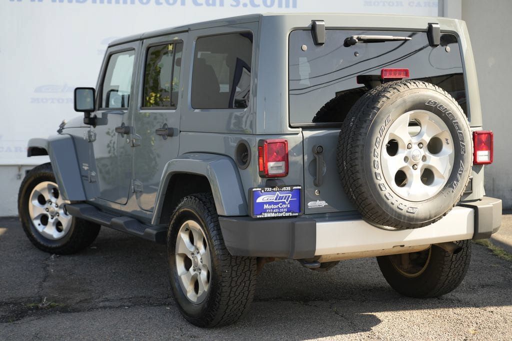 Used 2015 Jeep Wrangler Unlimited Sahara w/ Connectivity Group AWD/4WD image 4