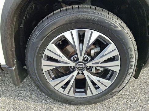 Used 2023 Nissan Rogue SV image 9