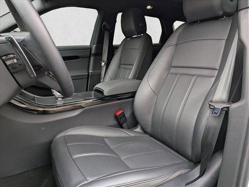 Used 2025 Land Rover Range Rover Evoque Dynamic SE image 17