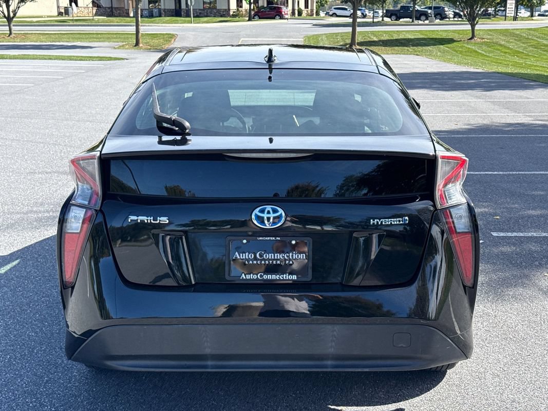 Used 2017 Toyota Prius Two w/ Carpet Mat Package FWD image 7