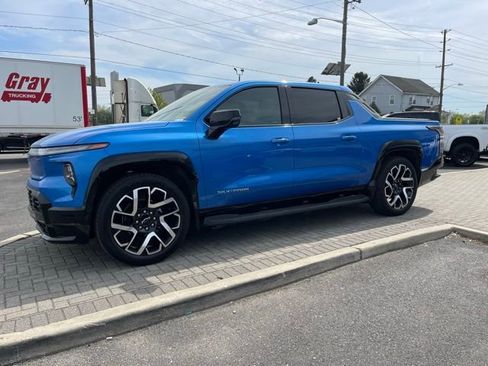 Used 2025 Chevrolet Silverado EV RST image 4