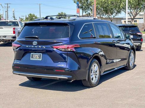 Used 2025 Toyota Sienna Limited AWD/4WD image 4