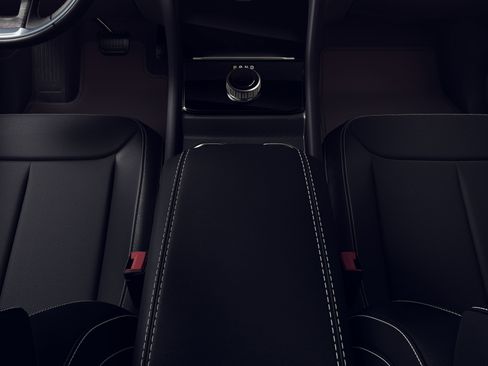 New 2026 Jeep Grand Cherokee Altitude RWD image 4