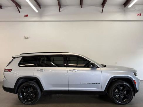 Used 2023 Jeep Grand Cherokee L Limited w/ Luxury Tech Group II RWD image 2