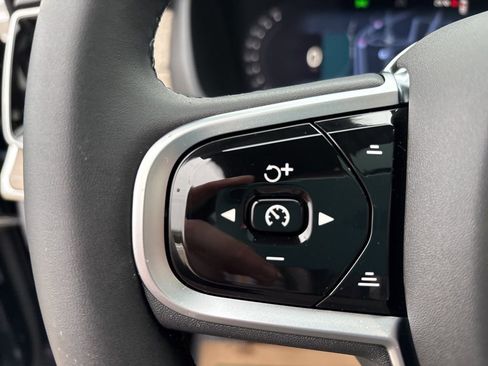 New 2026 Volvo XC90 B6 Plus w/ Protection Package Premier AWD/4WD image 25