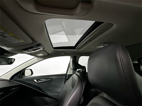 Used 2023 Kia Niro EX Touring image 18
