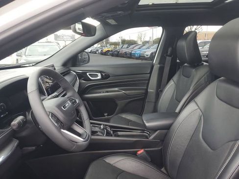 Used 2023 Jeep Compass High Altitude w/ Driver Assist Group I AWD/4WD image 18