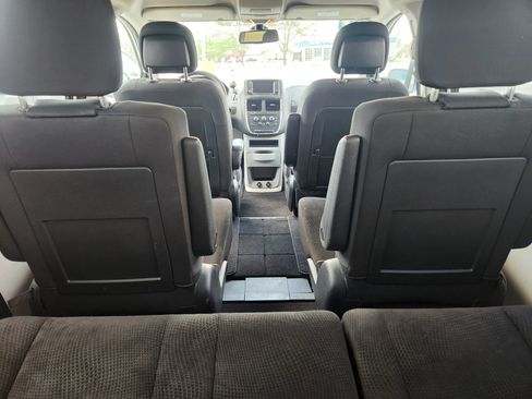 Used 2019 Dodge Grand Caravan SE FWD image 9