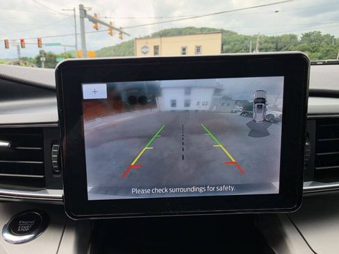 Used 2023 Ford Explorer XLT w/ Equipment Group 202A AWD/4WD image 23