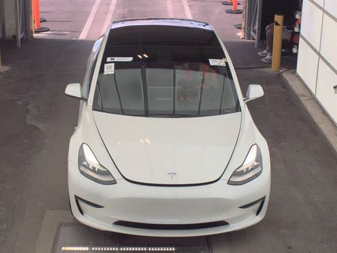 Used 2020 Tesla Model 3 Standard Range RWD image 2