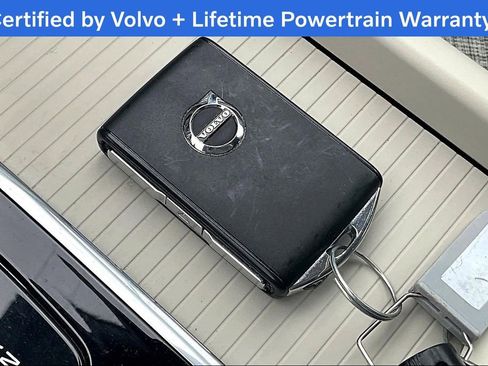 Used 2022 Volvo XC60 B5 Momentum image 13