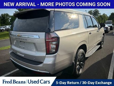 Used 2022 Chevrolet Suburban LT w/ Luxury Package AWD/4WD image 15