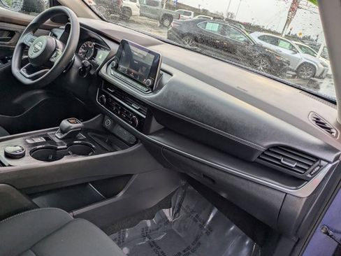 Used 2023 Nissan Rogue S image 6