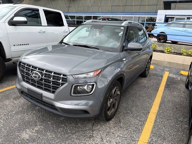 Used 2021 Hyundai Venue SEL w/ Premium Package FWD image 1