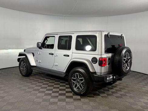 Used 2024 Jeep Wrangler Unlimited Sahara AWD/4WD image 9