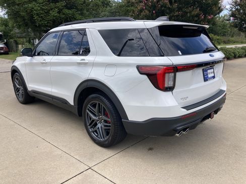 Used 2025 Ford Explorer ST AWD/4WD image 10
