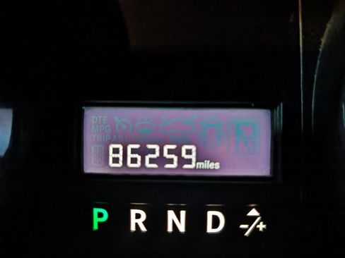 Used 2019 Dodge Grand Caravan SXT image 2