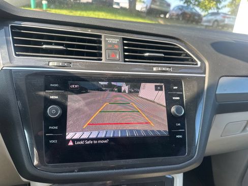 Used 2024 Volkswagen Tiguan SE w/ Panoramic Sunroof Package FWD image 18
