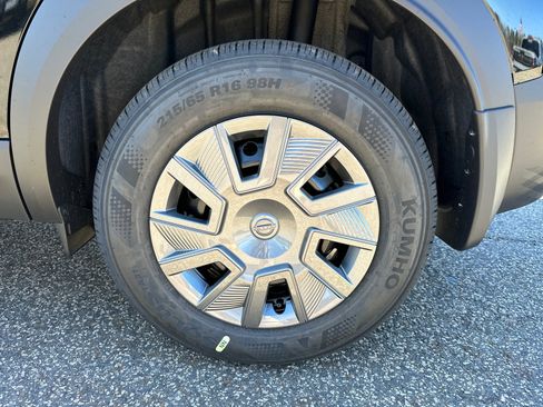 New 2026 Nissan Kicks S image 19