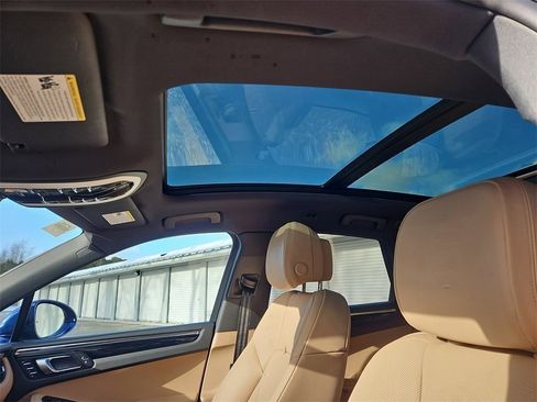 Certified 2025 Porsche Macan image 16