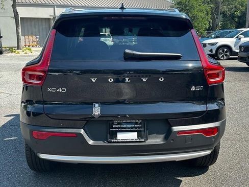 New 2025 Volvo XC40 B5 Core w/ Protection Package Premier image 17