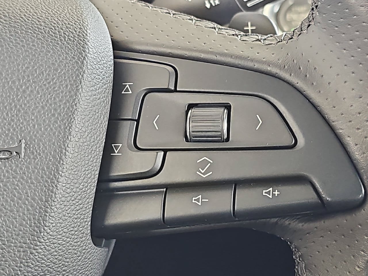Used 2019 Cadillac XT4 Sport AWD/4WD image 18