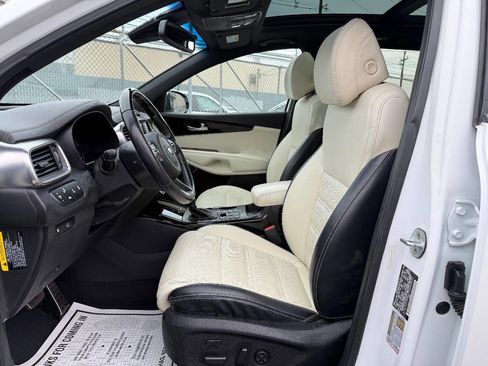 Used 2017 Kia Sorento SX image 11