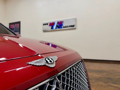 Used 2017 Bentley Bentayga AWD/4WD image 86