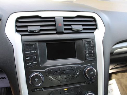 Used 2015 Ford Fusion SE FWD image 21