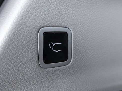 Used 2024 Chrysler Pacifica Limited FWD image 40