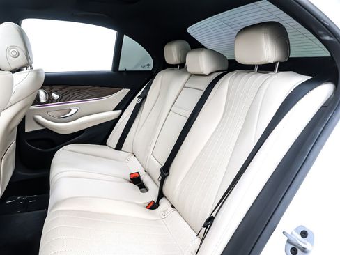 Used 2022 Mercedes-Benz E 350 Sedan w/ AMG Line Exterior image 9