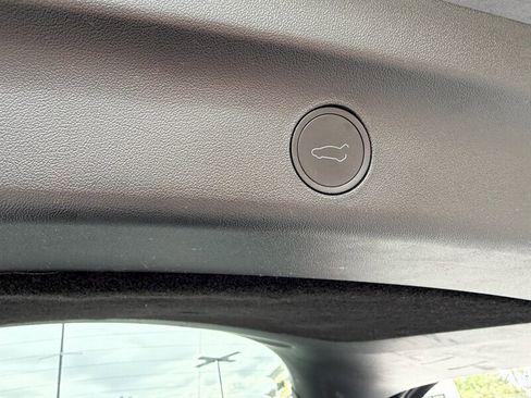 Used 2024 Tesla Model Y 2WD image 9