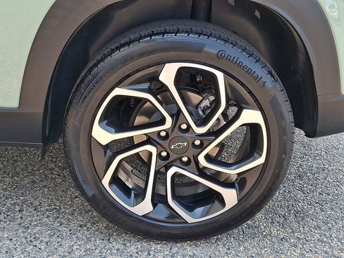 Used 2024 Chevrolet Trax RS w/ Sunroof Package FWD image 10