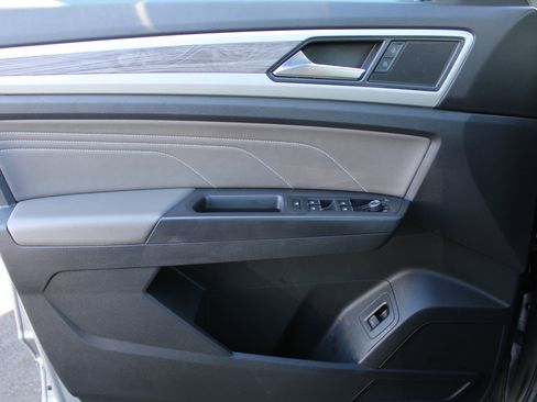 Used 2022 Volkswagen Atlas Cross Sport SE image 9