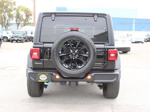 Used 2022 Jeep Wrangler Unlimited Sahara w/ Cold Weather Group AWD/4WD image 4