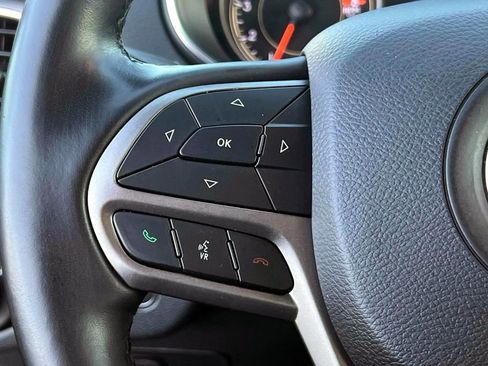 Used 2019 Jeep Cherokee Limited image 22