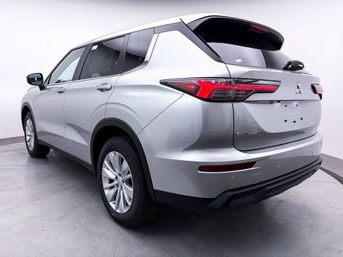 New 2026 Mitsubishi Outlander ES image 4