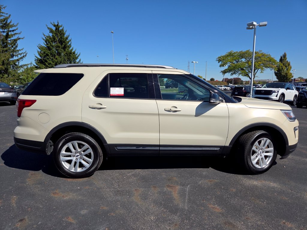 Used 2018 Ford Explorer XLT w/ Equipment Group 202A AWD/4WD image 26