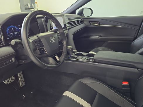 Used 2025 Toyota Camry SE w/ Convenience Package FWD image 17