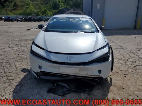 Used 2024 Toyota Prius XLE AWD/4WD image 5